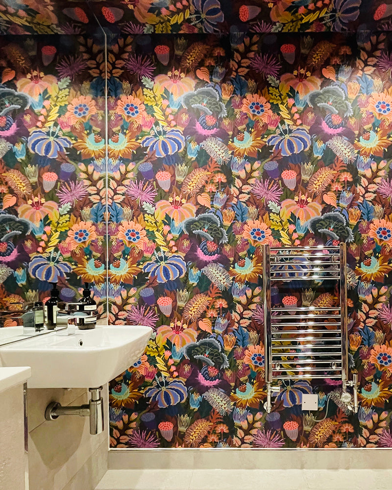 Bathroom in Lick Mars Meadow 01 wallpaper