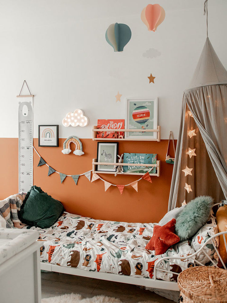 Kids bedroom painted in Orange 02