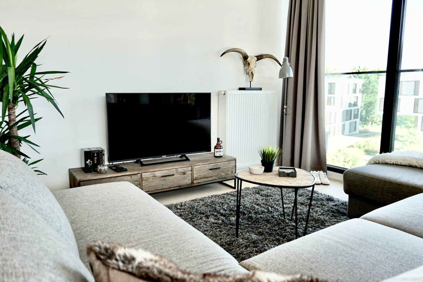 Living Room decorated in Scandi style via Unsplash