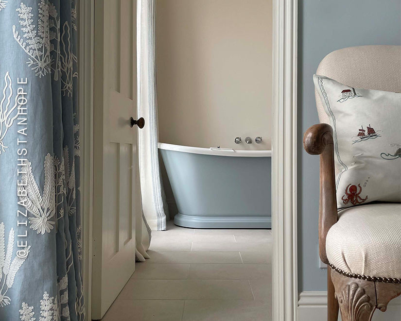Bathroom in Lick Beige 01 and Blue 04